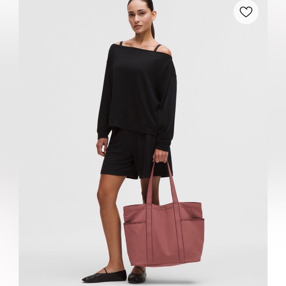 lululemon Daily Multi-Pocket Tote 20L- Brown - Picture 3 of 4